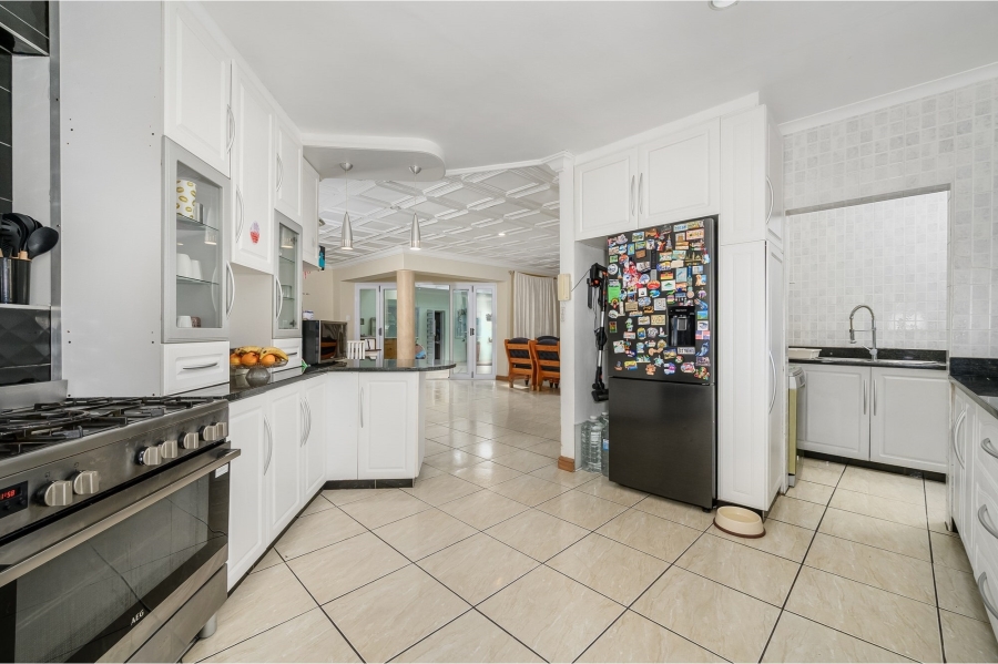 5 Bedroom Property for Sale in Summerstrand Eastern Cape